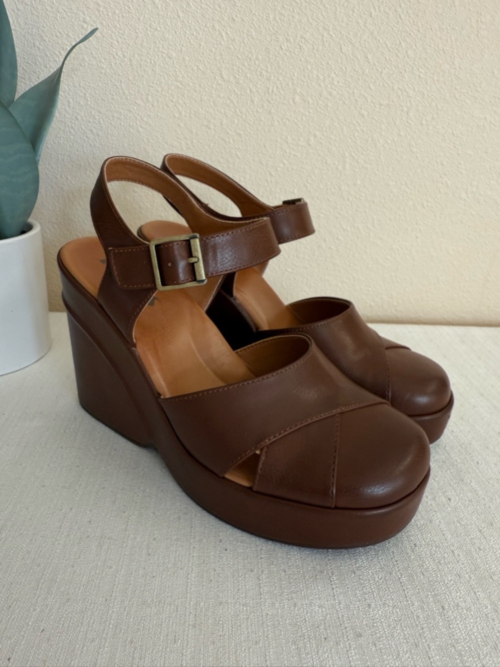 New Korks Brown Faux Leather Wedge Sandals with Ankle Strap - Picture 4 of 11
